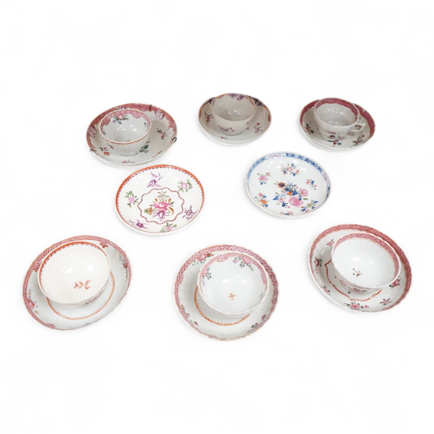 A collection of 18th century Chinese export and English porcelain to include tea bowls and saucers, largest saucer 14cm in diameter